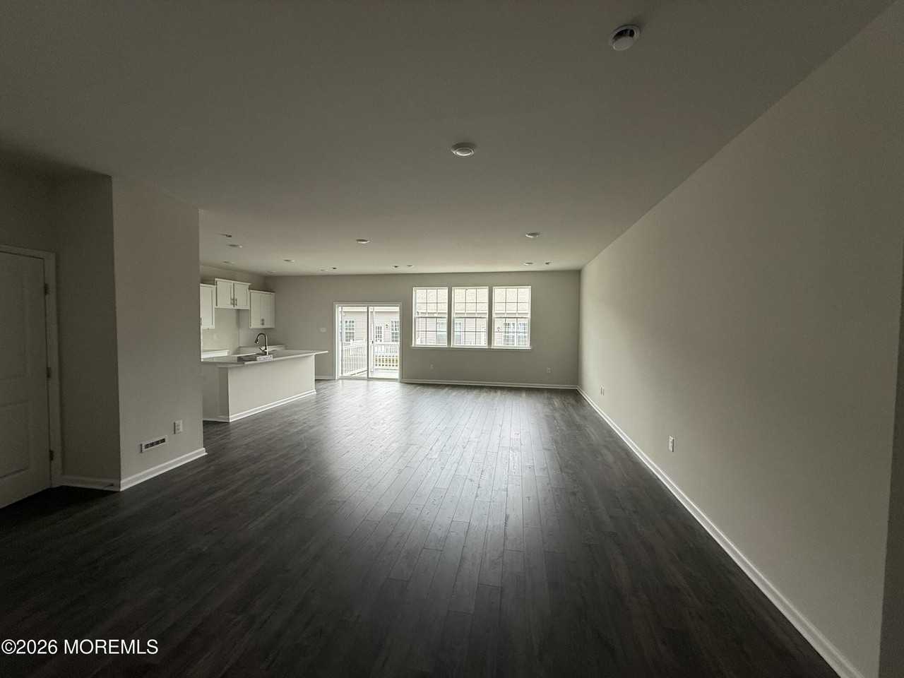 41 Victoria Gardens Sq - Photo 6 of 21