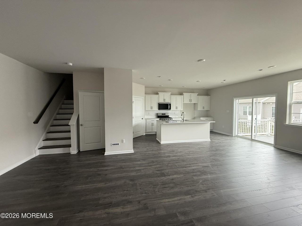 41 Victoria Gardens Sq - Photo 7 of 21