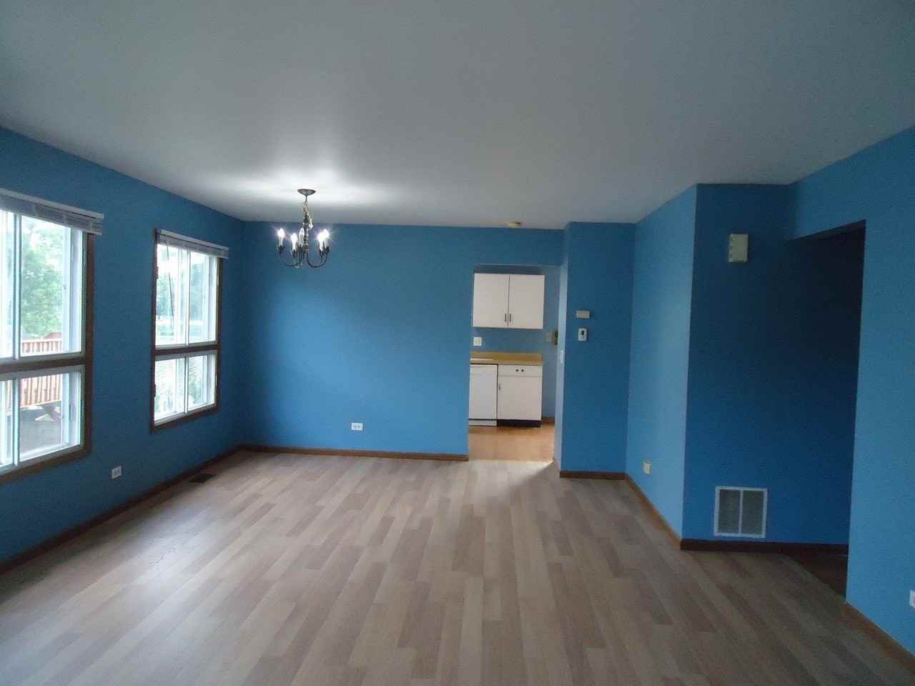 2539 Brunswick Cir - Photo 4 of 20