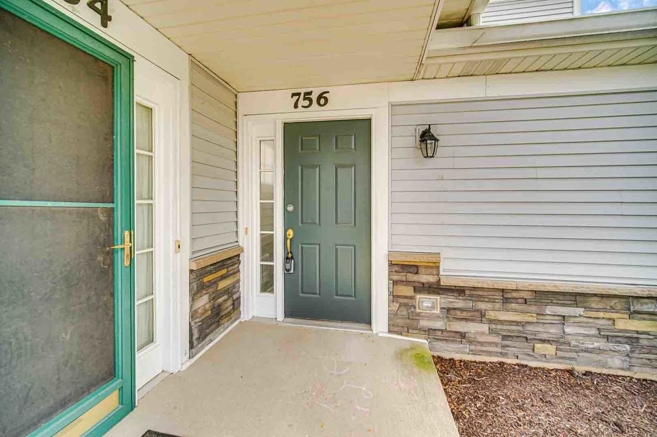 756 Genesee Dr - Photo 4 of 26