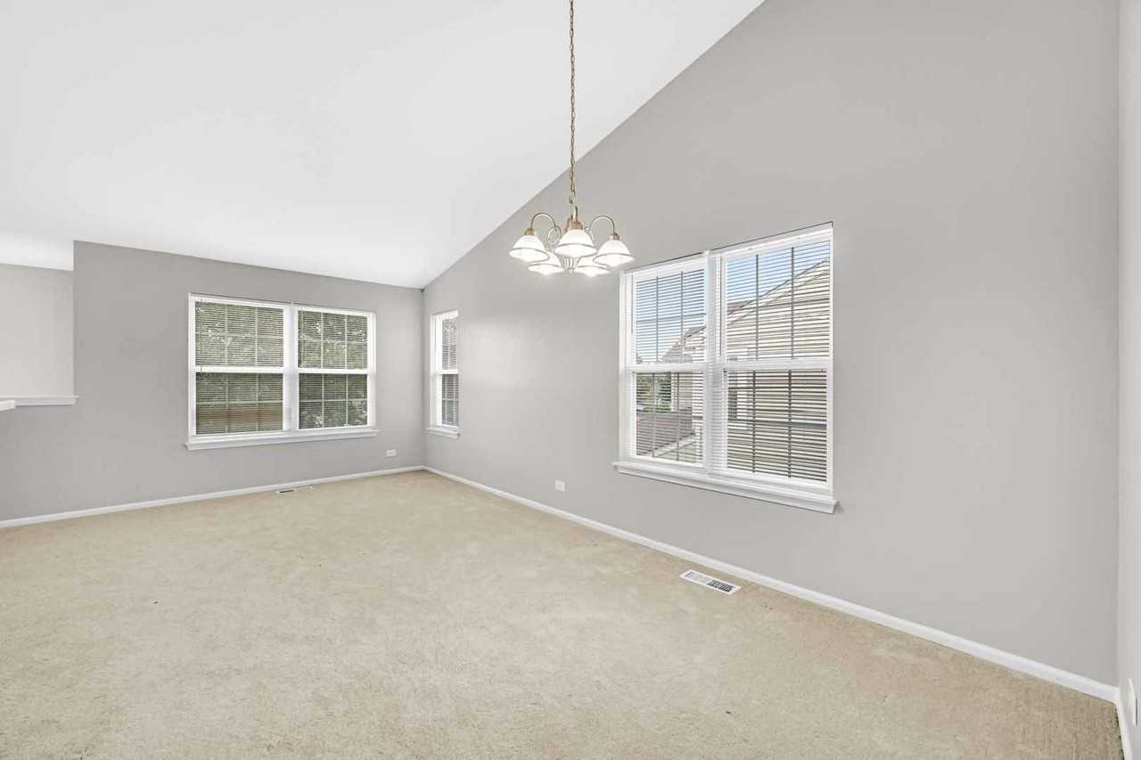 756 Genesee Dr - Photo 6 of 26