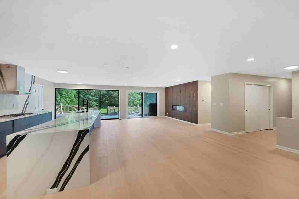 11110 Highland Dr - Photo 4 of 40