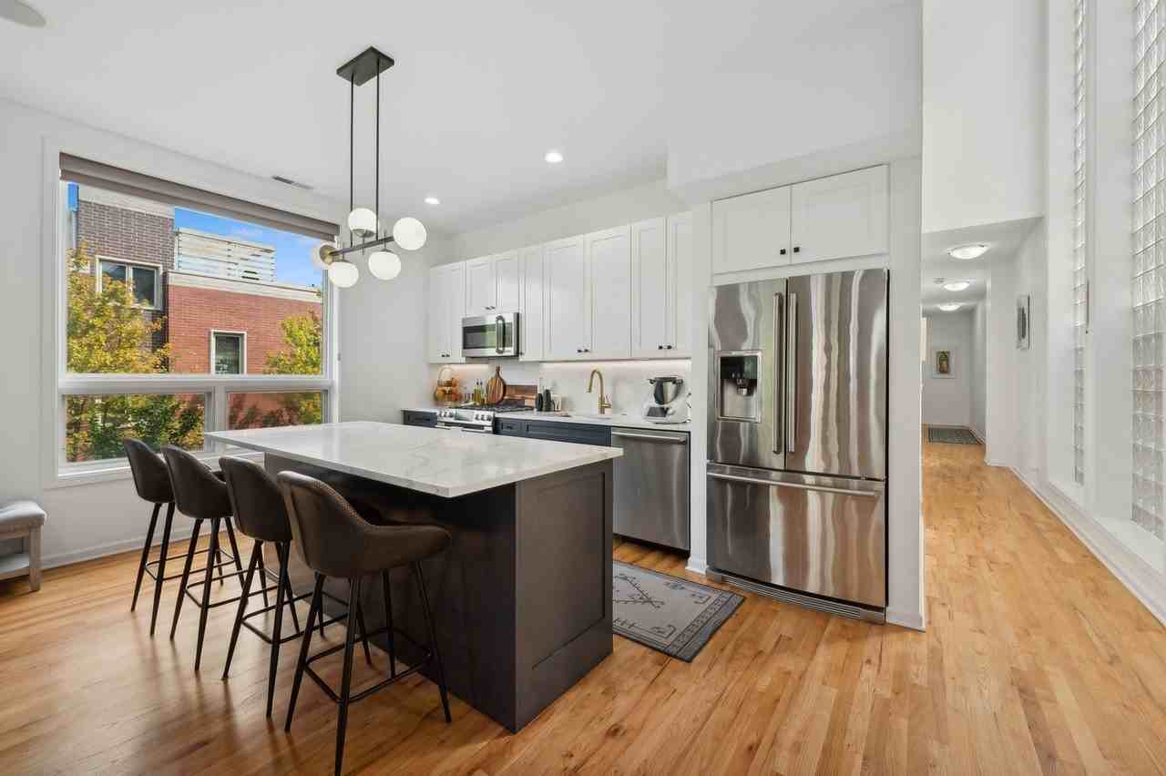 885 N Hermitage Ave #C - Photo 6 of 24