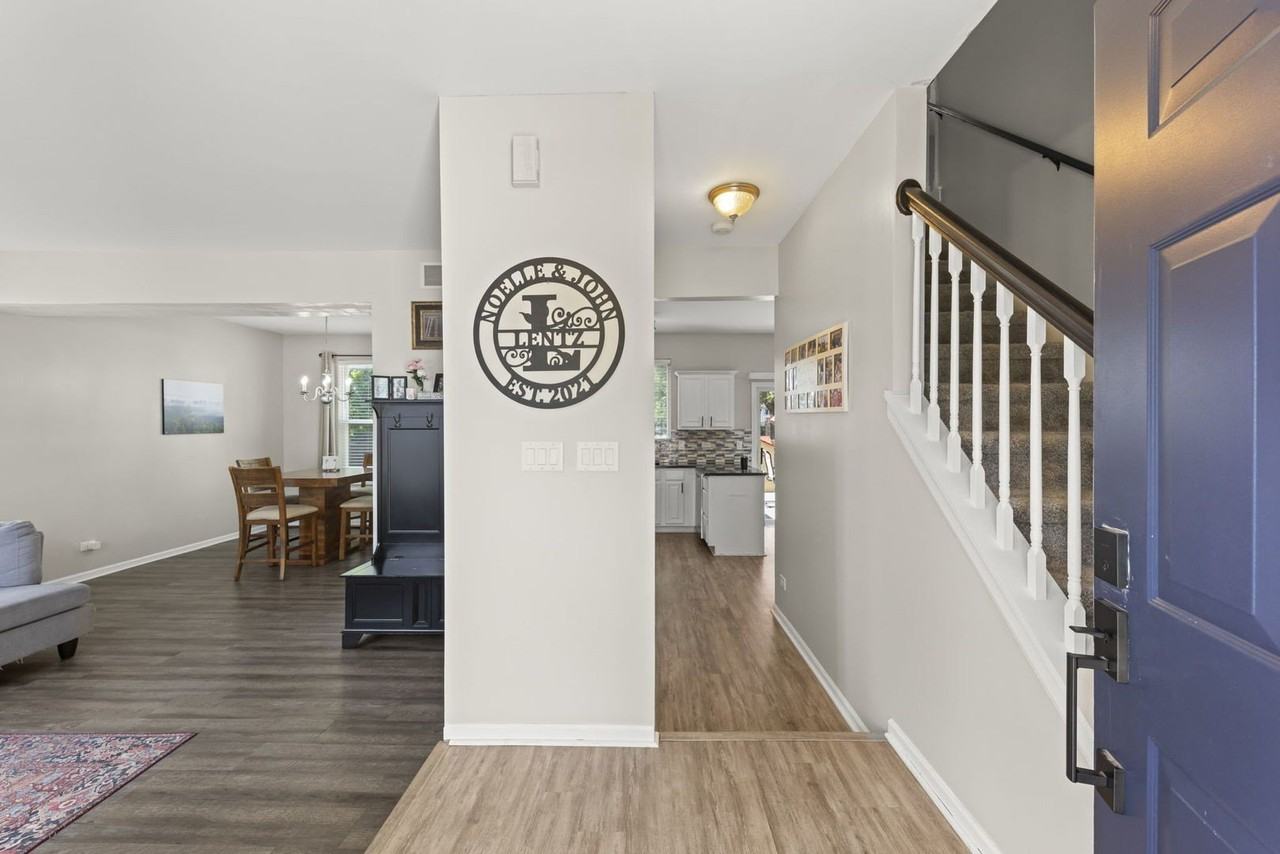 1274 Amaranth Dr - Photo 3 of 26