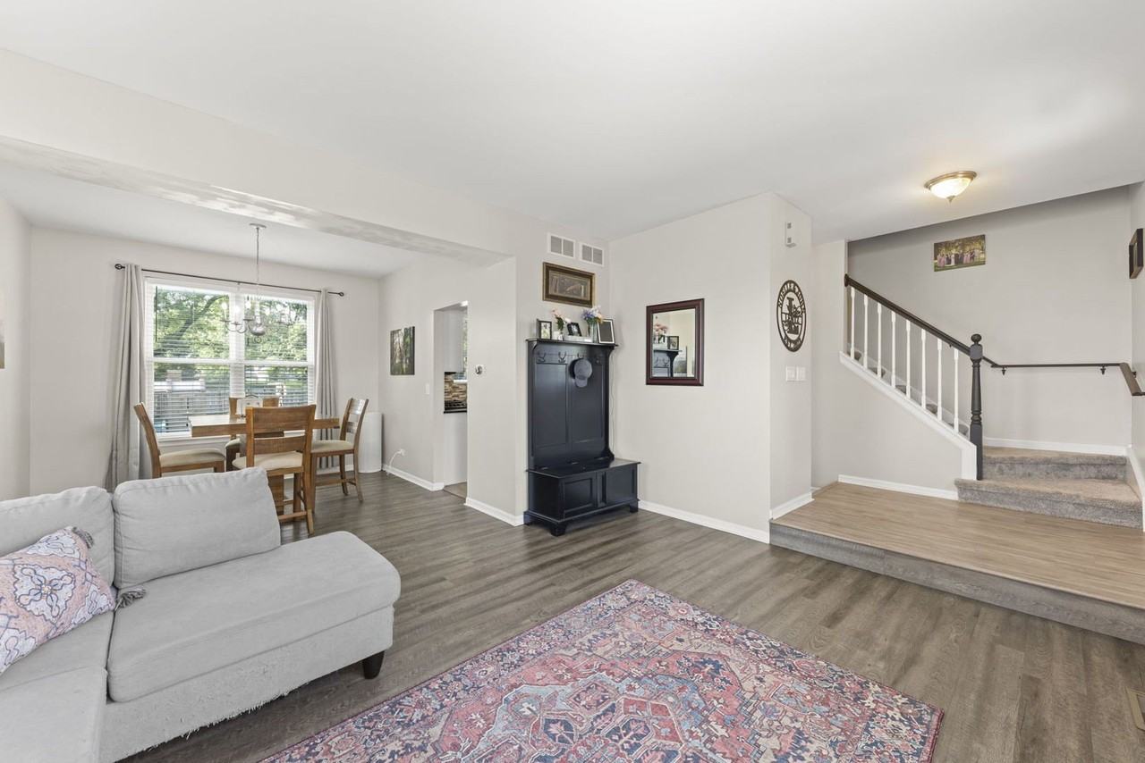 1274 Amaranth Dr - Photo 5 of 26