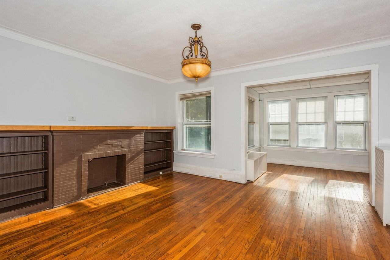 6517 N Bosworth Ave #1 - Photo 3 of 13
