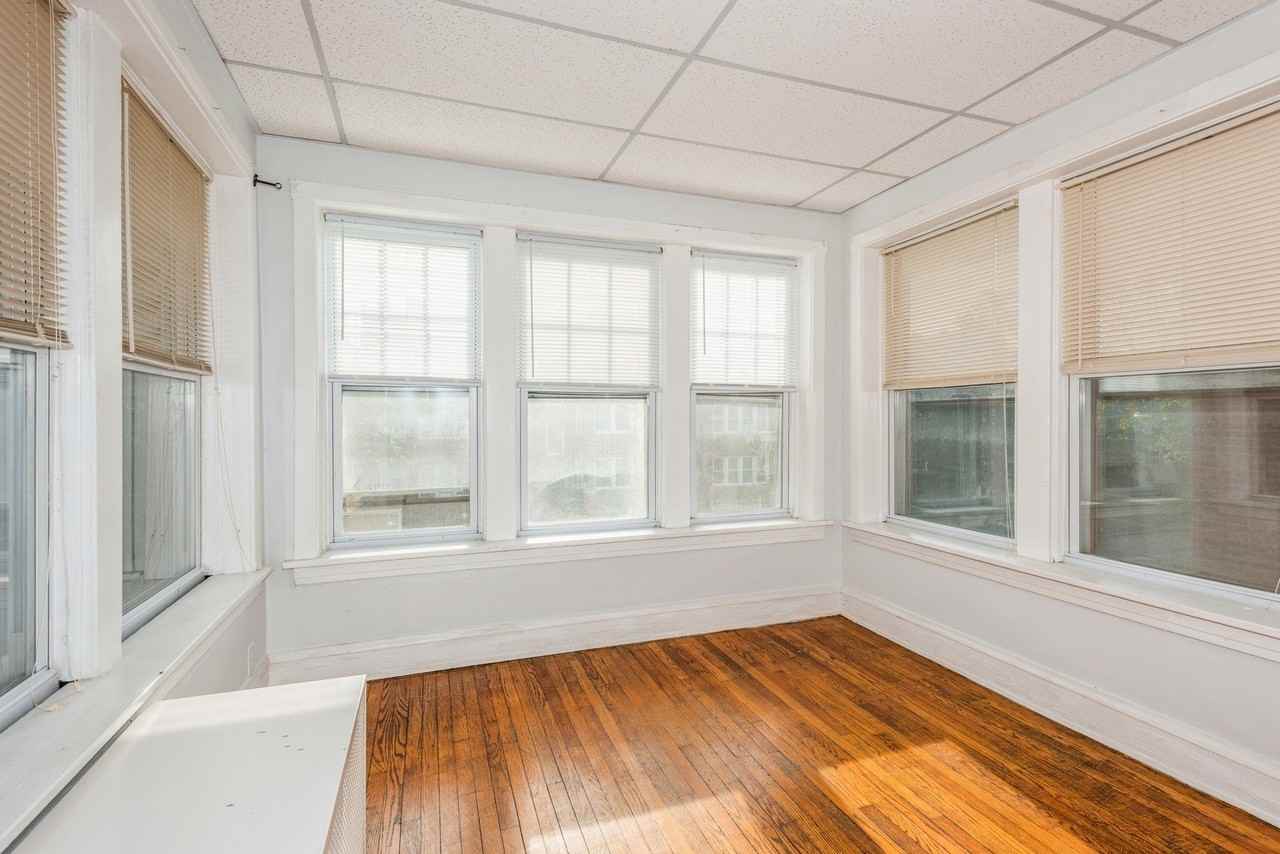 6517 N Bosworth Ave #1 - Photo 4 of 13