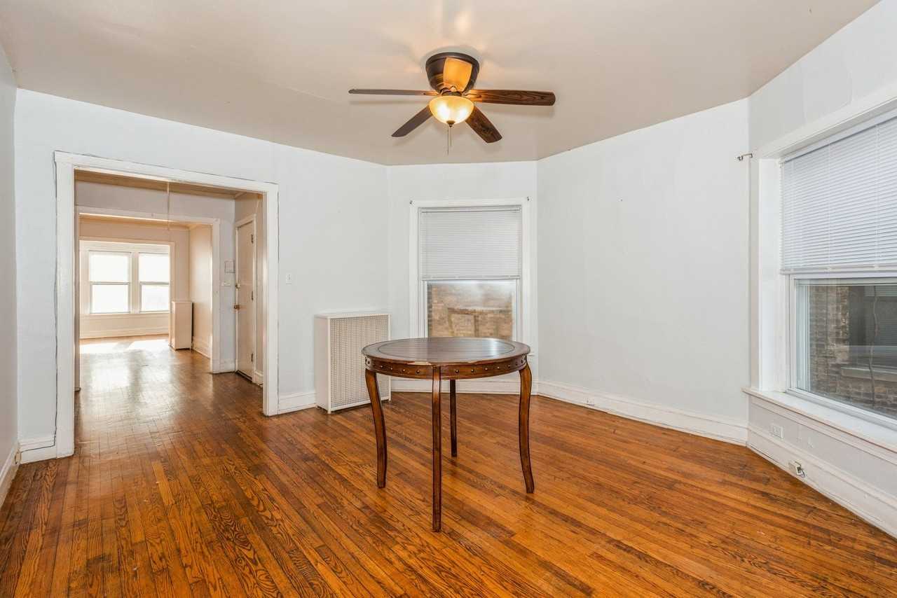6517 N Bosworth Ave #1 - Photo 7 of 13