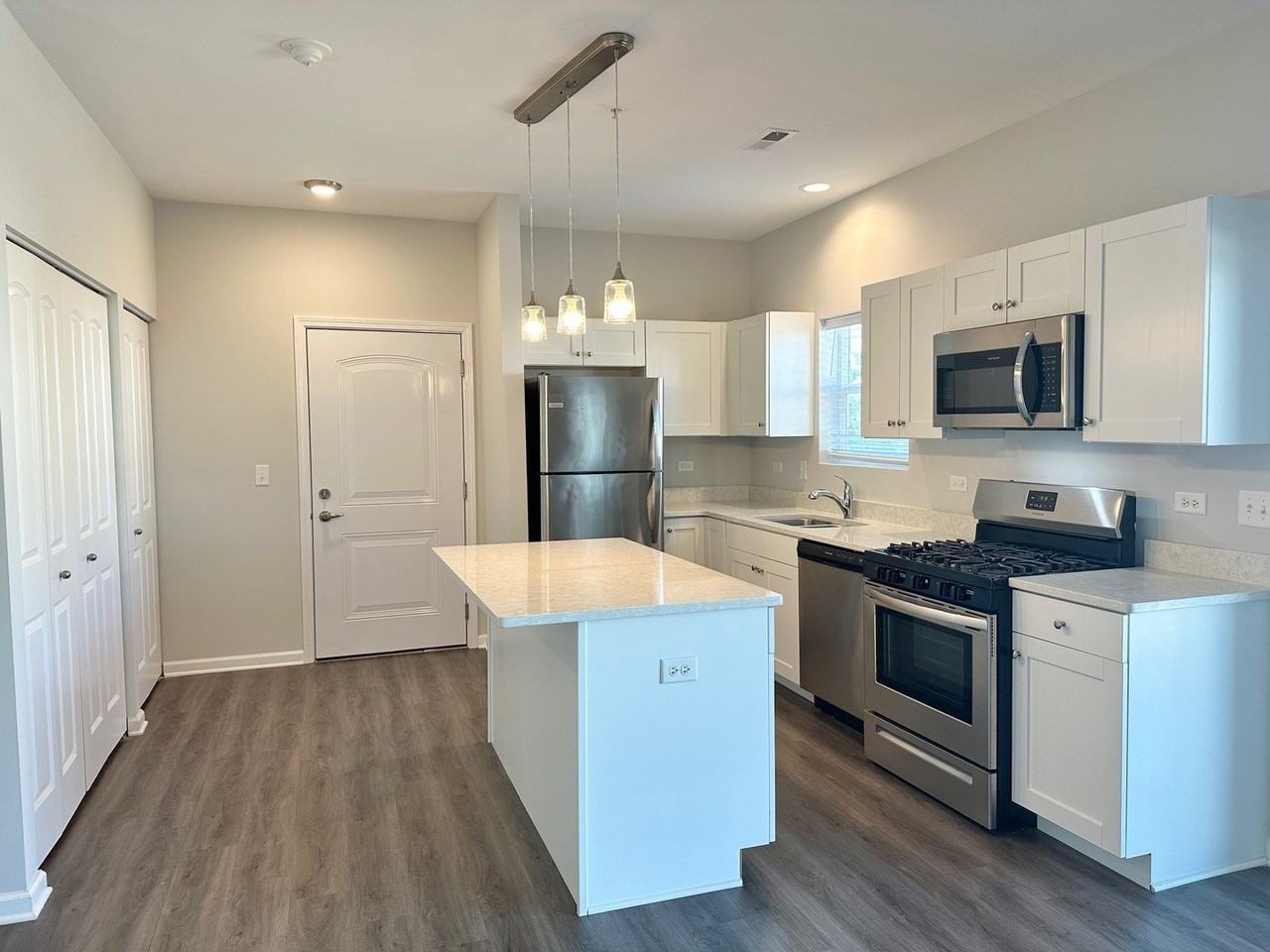 853 E Main St #2B - Photo 3 of 14