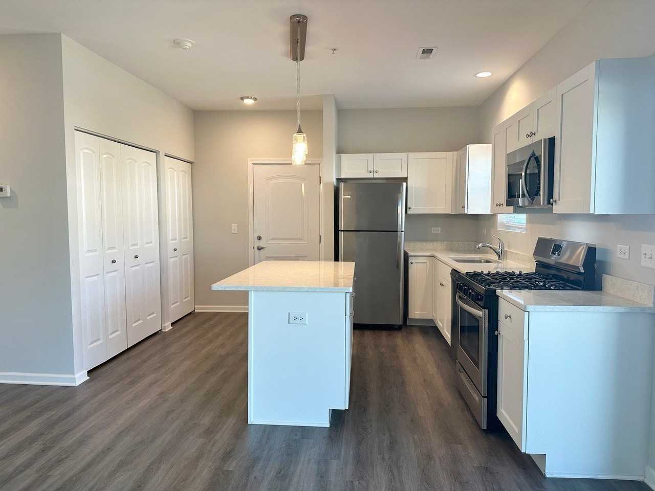 853 E Main St #2B - Photo 4 of 14