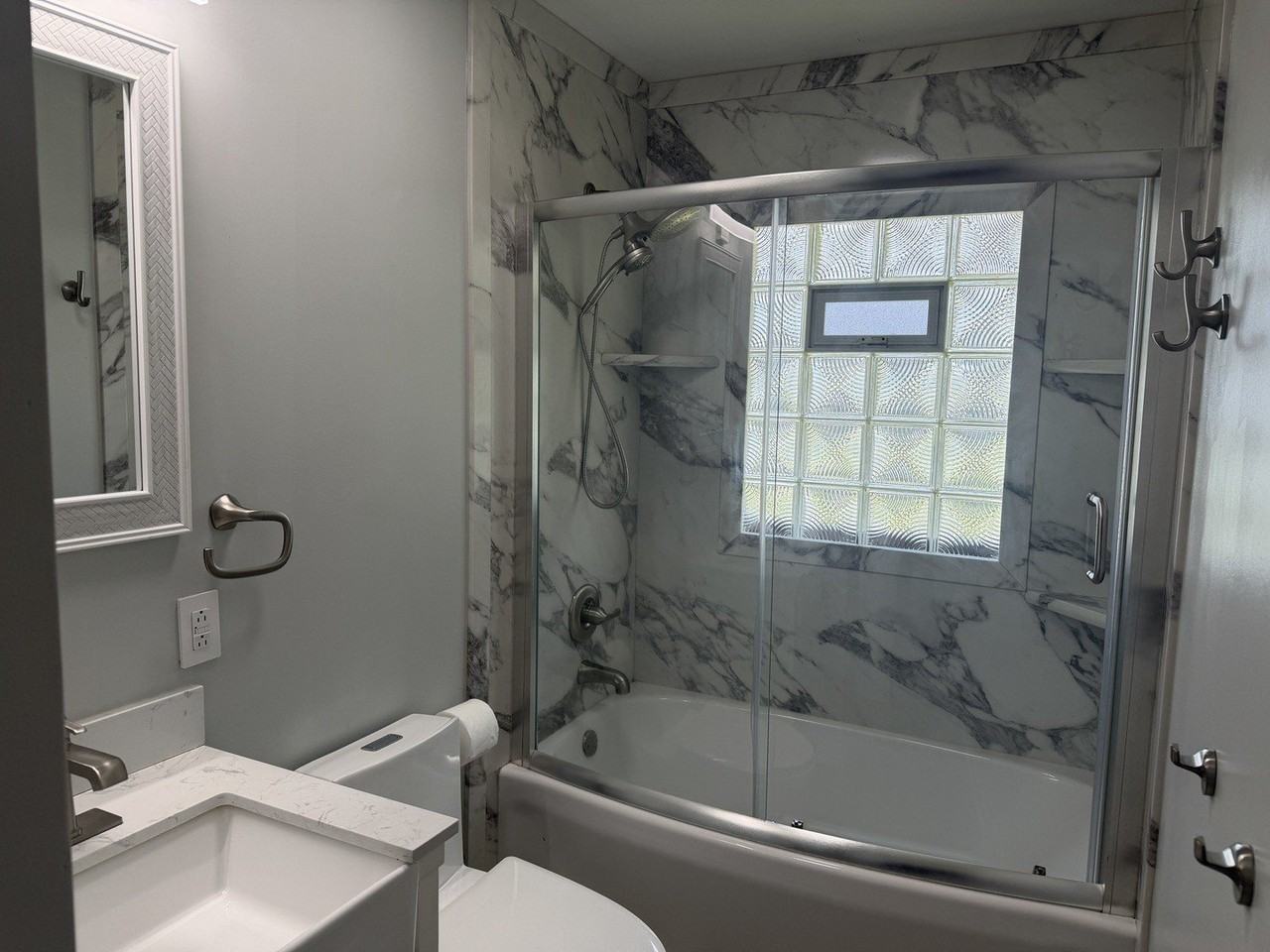 211 E Dresser Rd - Photo 5 of 19