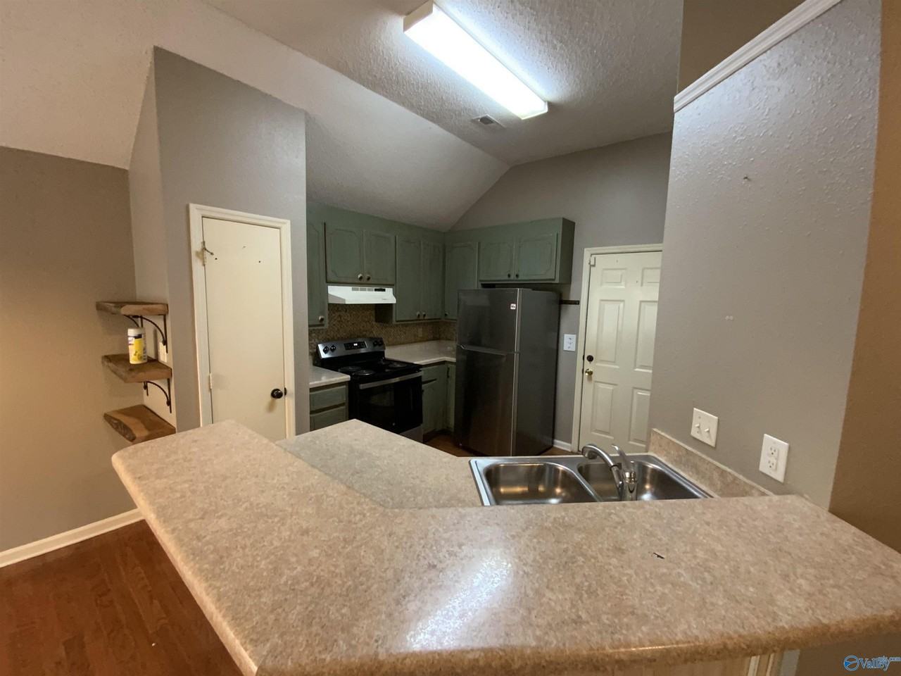 126 Rebecca Pines Dr - Photo 2 of 6