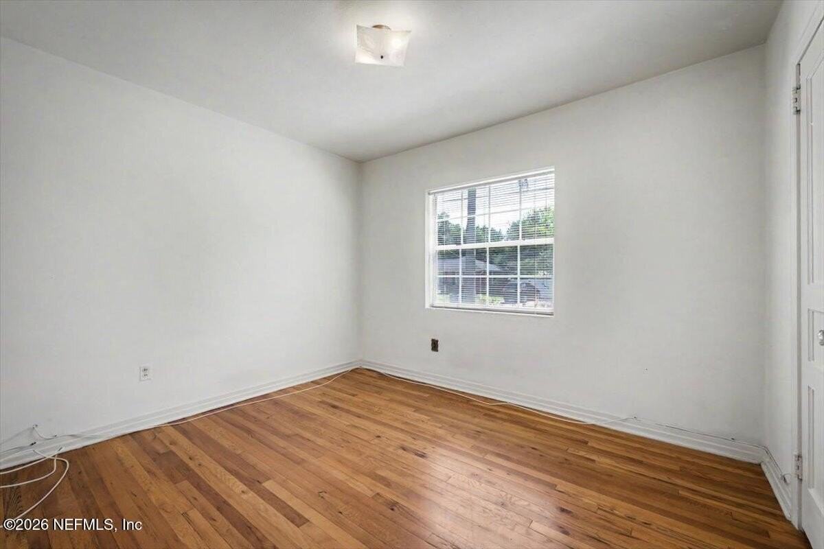 4252 Pinewood Ave - Photo 7 of 9