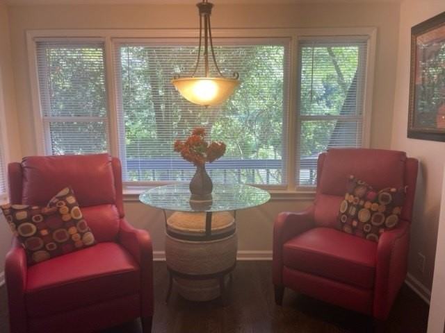 637 Riverside Dr - Photo 4 of 17