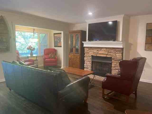 637 Riverside Dr - Photo 6 of 17