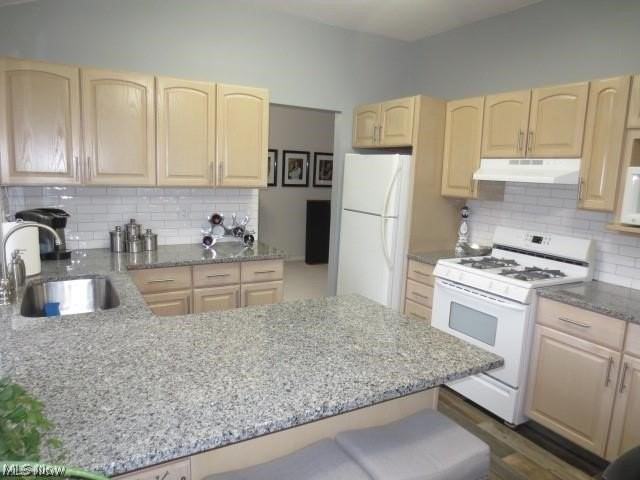 6593 Forest Glen Ave - Photo 4 of 14