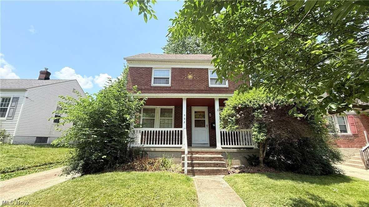 592 Lindell St - Photo 2 of 31