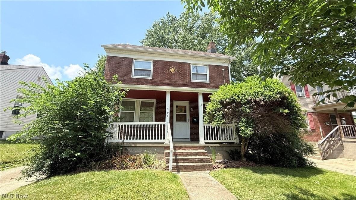 592 Lindell St - Photo 4 of 31