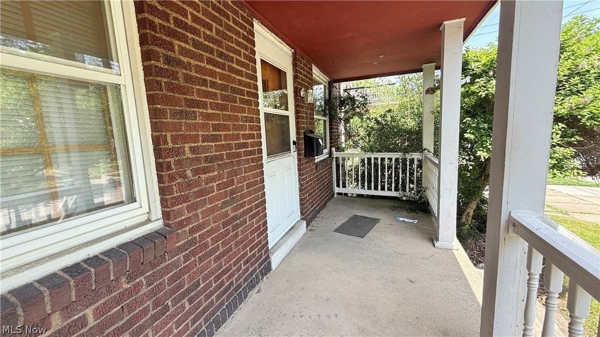 592 Lindell St - Photo 5 of 31