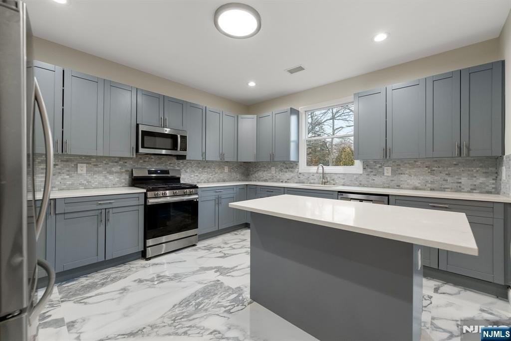 3013 High St - Photo 5 of 48