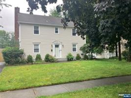 featured image of 267 Ridgewood Blvd N