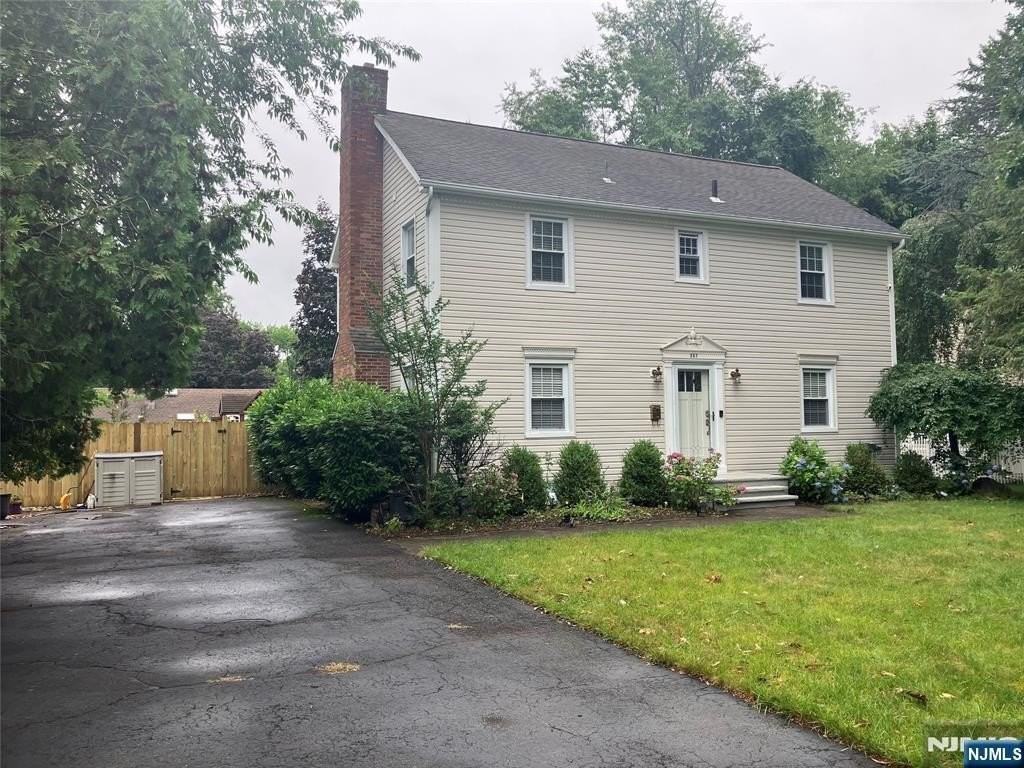 267 Ridgewood Blvd N - Photo 2 of 29