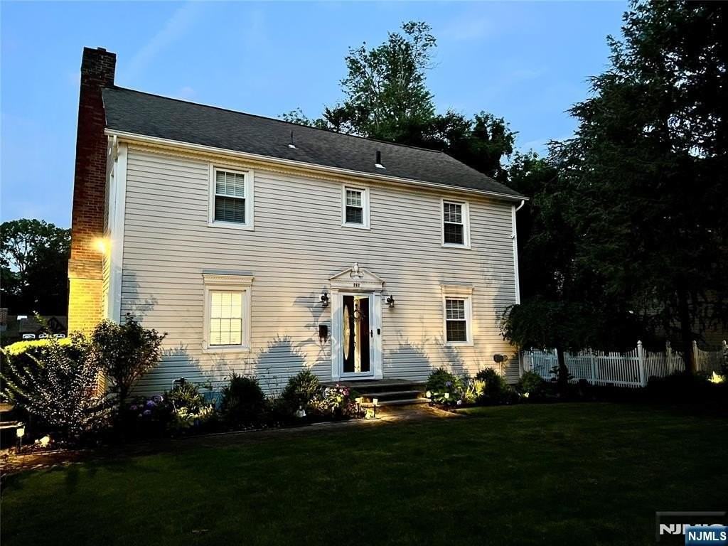 267 Ridgewood Blvd N - Photo 3 of 29