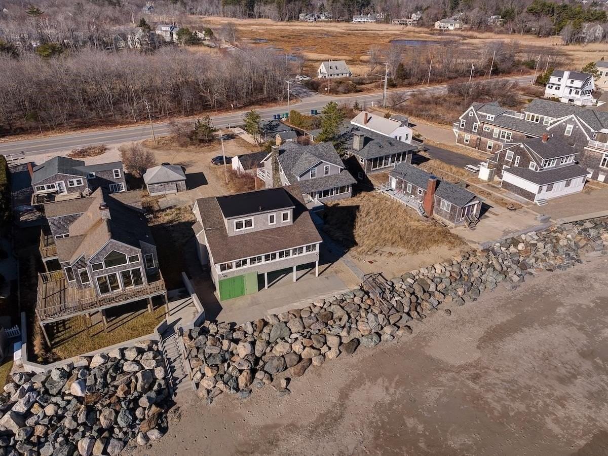 1056 Ocean Blvd - Photo 4 of 35