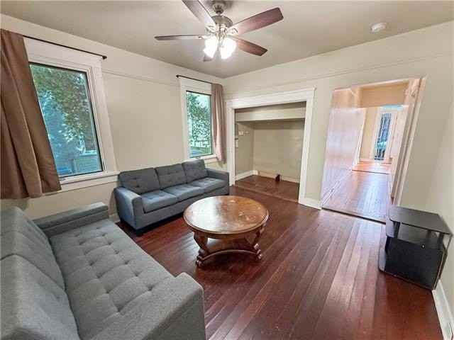 7000 Jeannette St - Photo 4 of 12