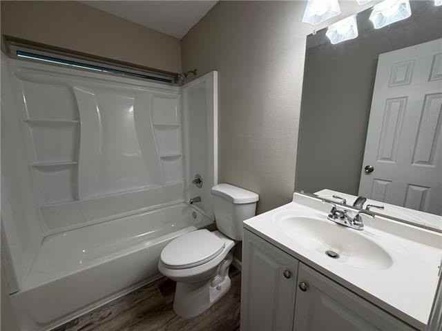 734 Walnut St - Photo 7 of 10