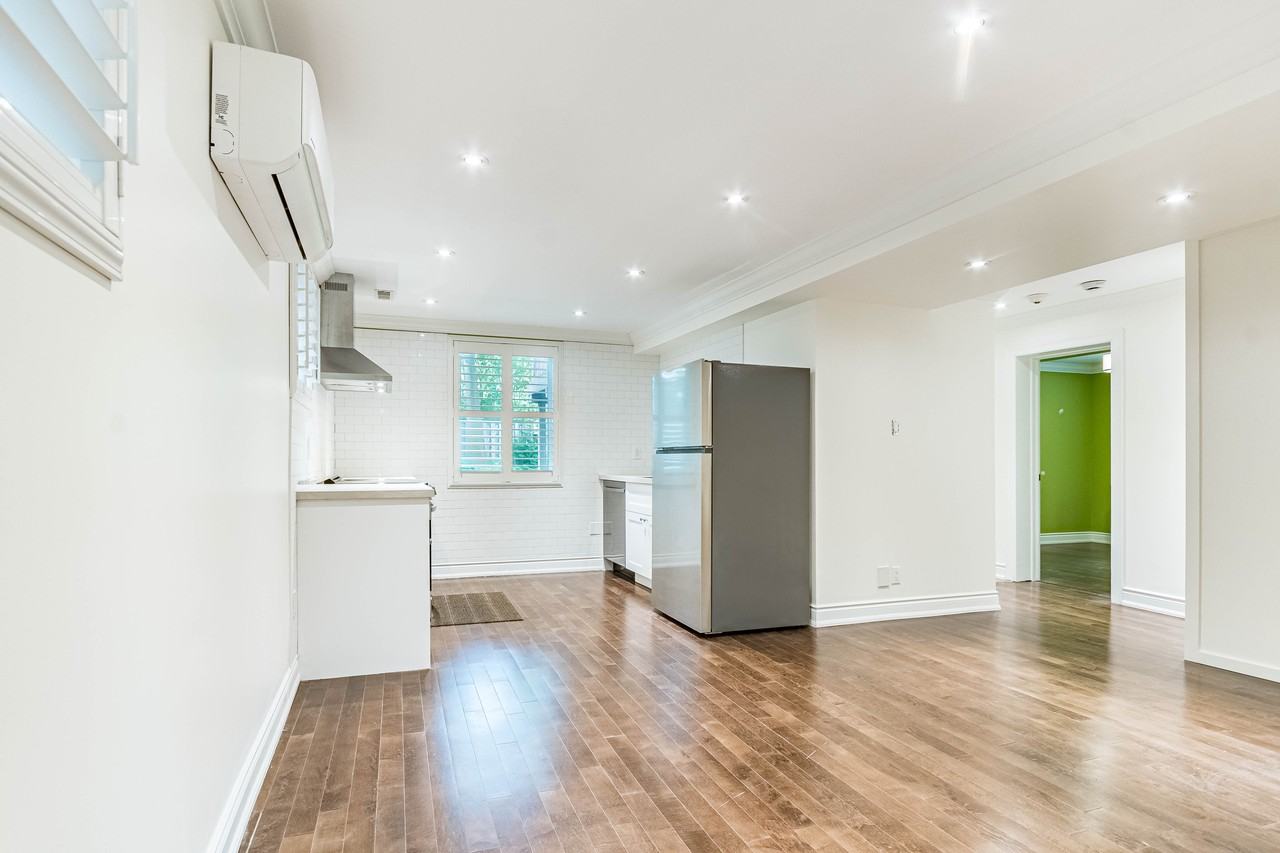 64 Grenview Boulevard South - Photo 4 of 21