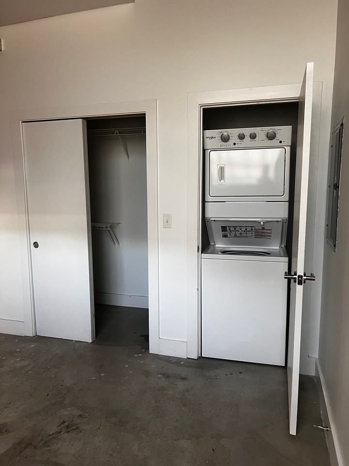 3200 Gillham Rdapt 114 #114 - Photo 2 of 14