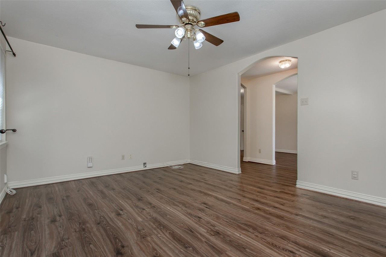 7445 Brentcove Cir - Photo 4 of 20