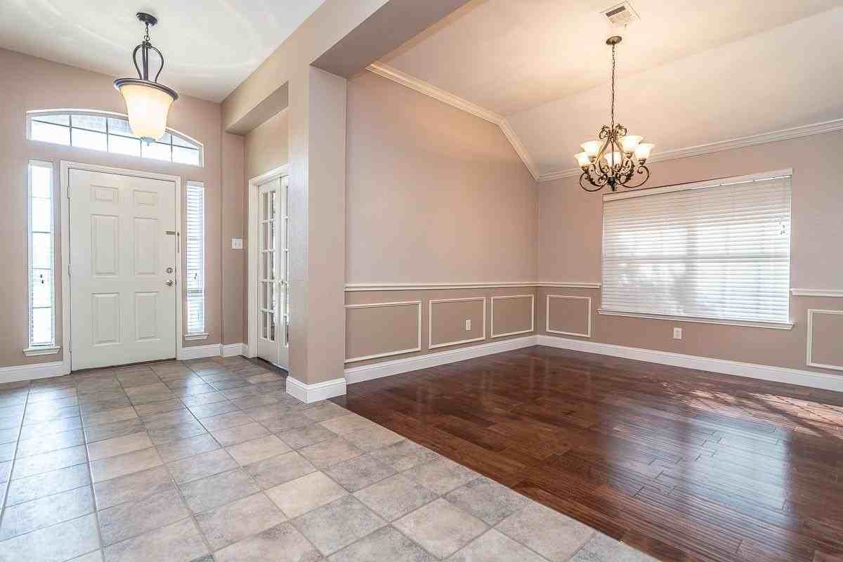5512 Glenview Ln - Photo 4 of 20