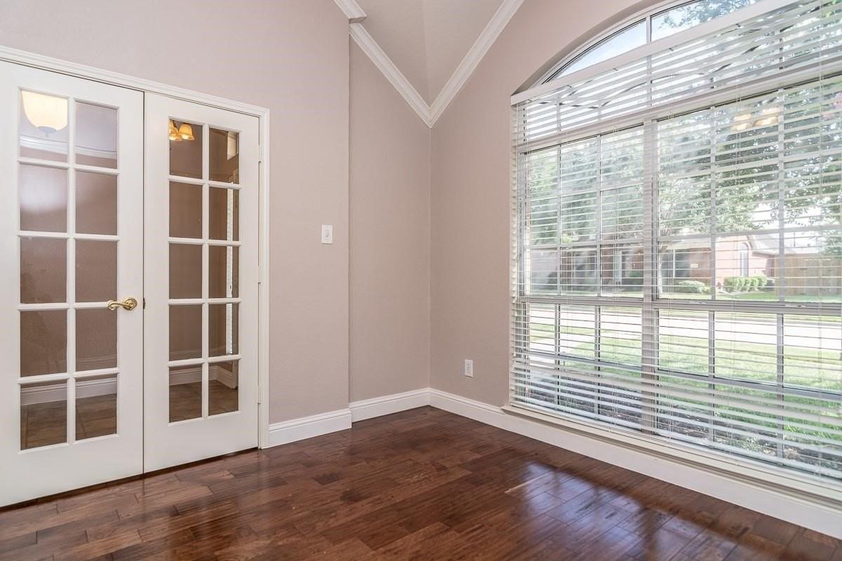 5512 Glenview Ln - Photo 5 of 20