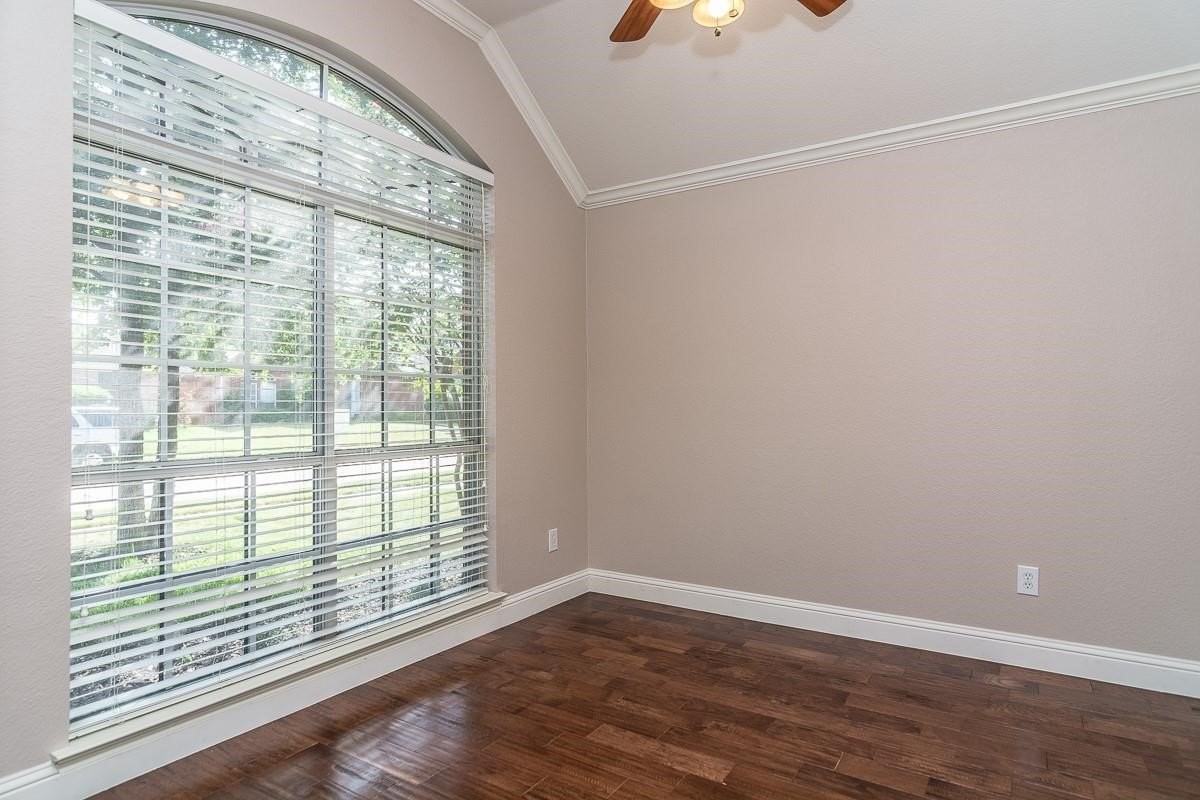 5512 Glenview Ln - Photo 6 of 20