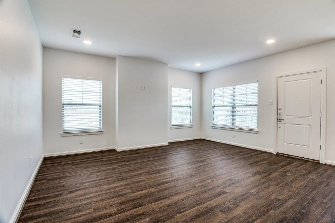 2612 S University Dr - Photo 2 of 12