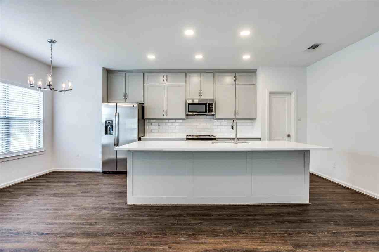 2612 S University Dr - Photo 4 of 12