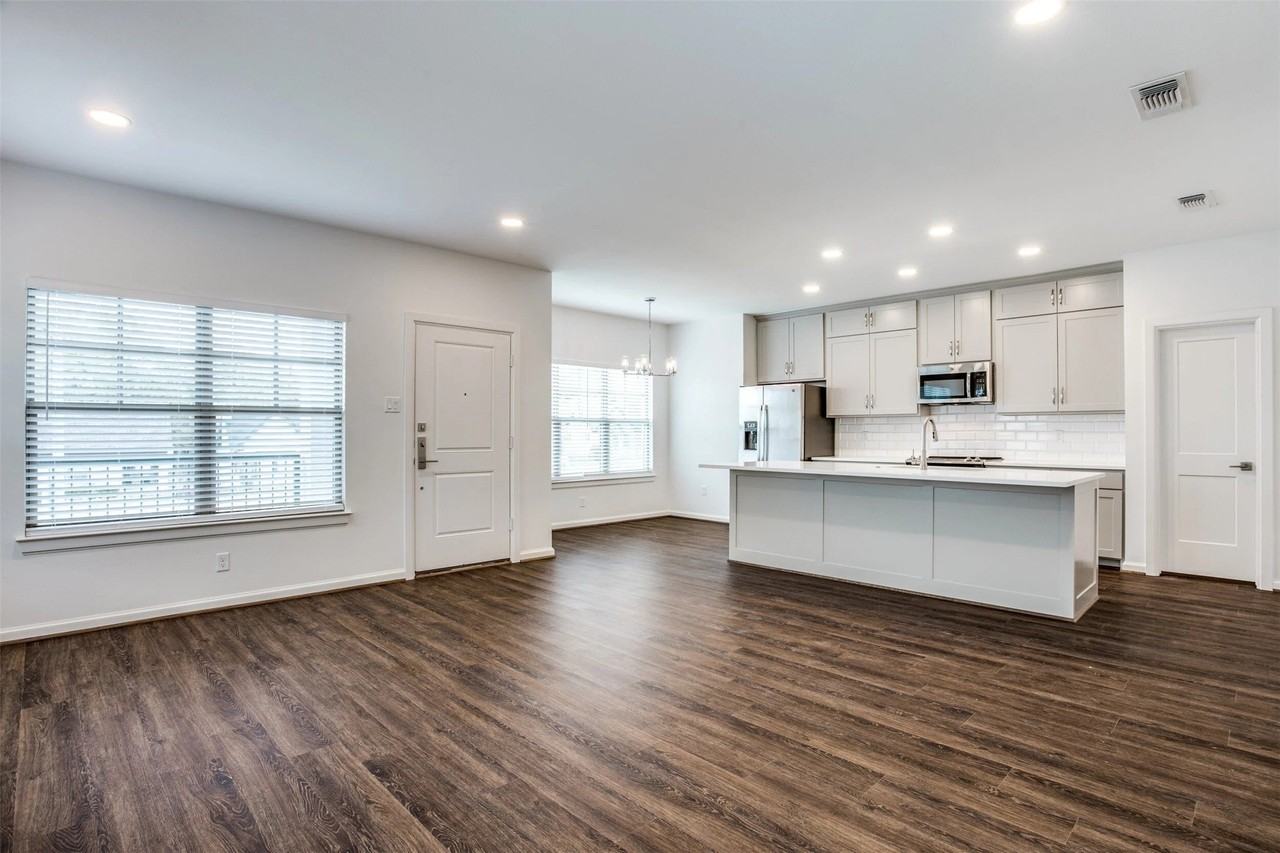 2612 S University Dr - Photo 5 of 12