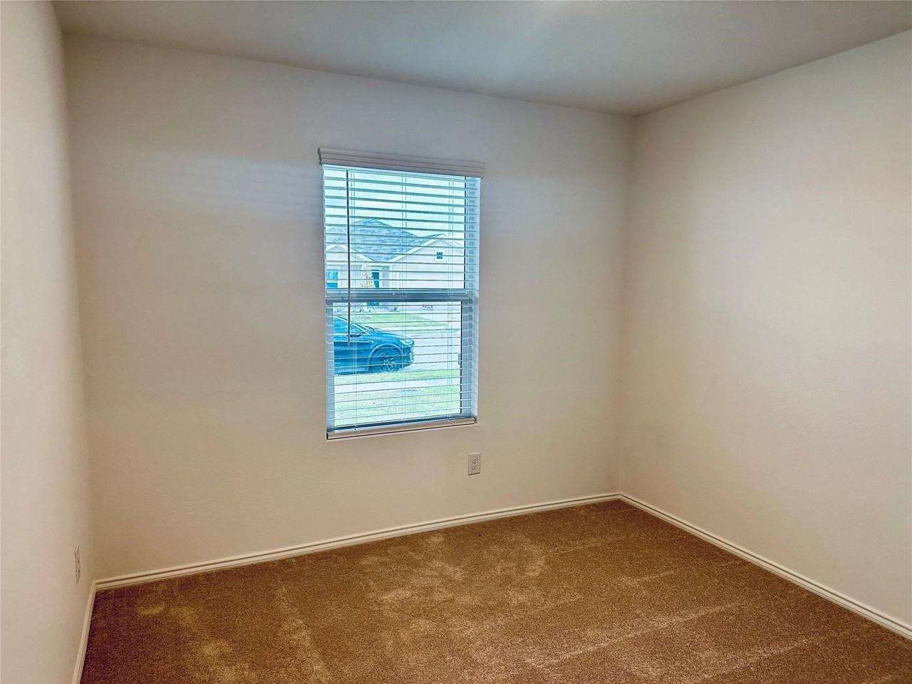 5816 Crystal Water Way - Photo 6 of 26