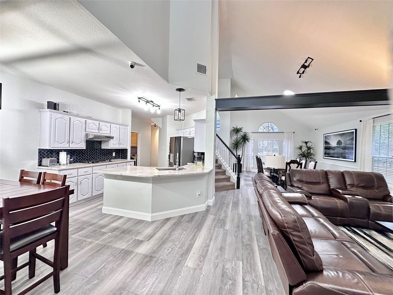 1707 Rosbury Ct - Photo 3 of 16