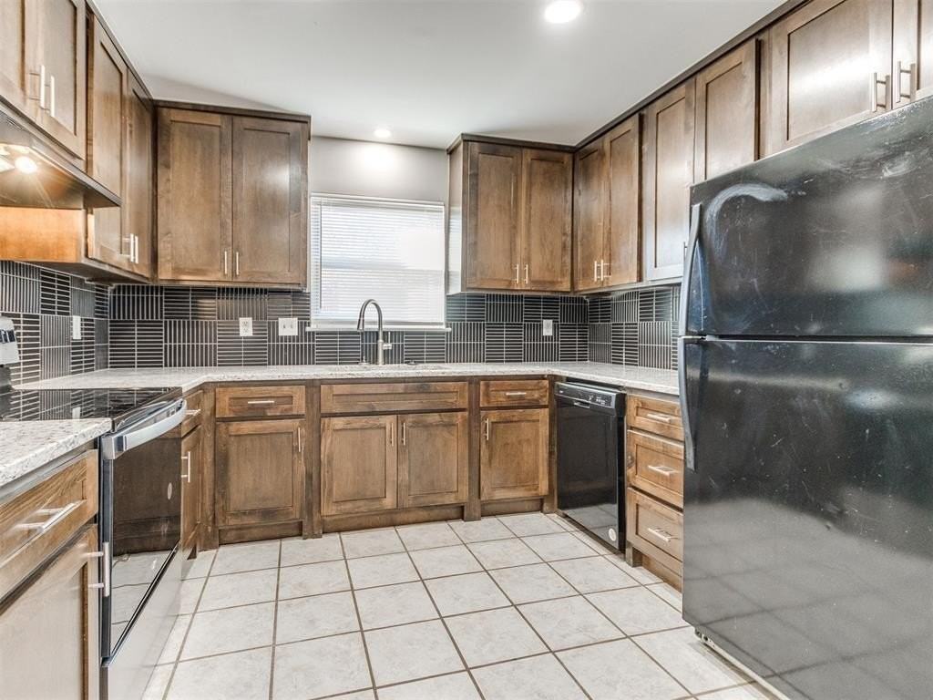 421 Foreman Ave - Photo 7 of 24