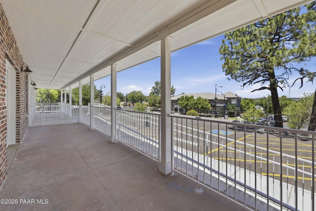533 W Gurley St #1 - Photo 4 of 14
