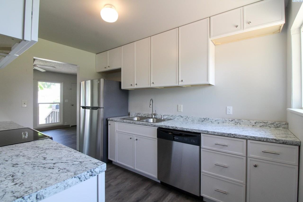 1907 Hood Ave - Photo 3 of 18