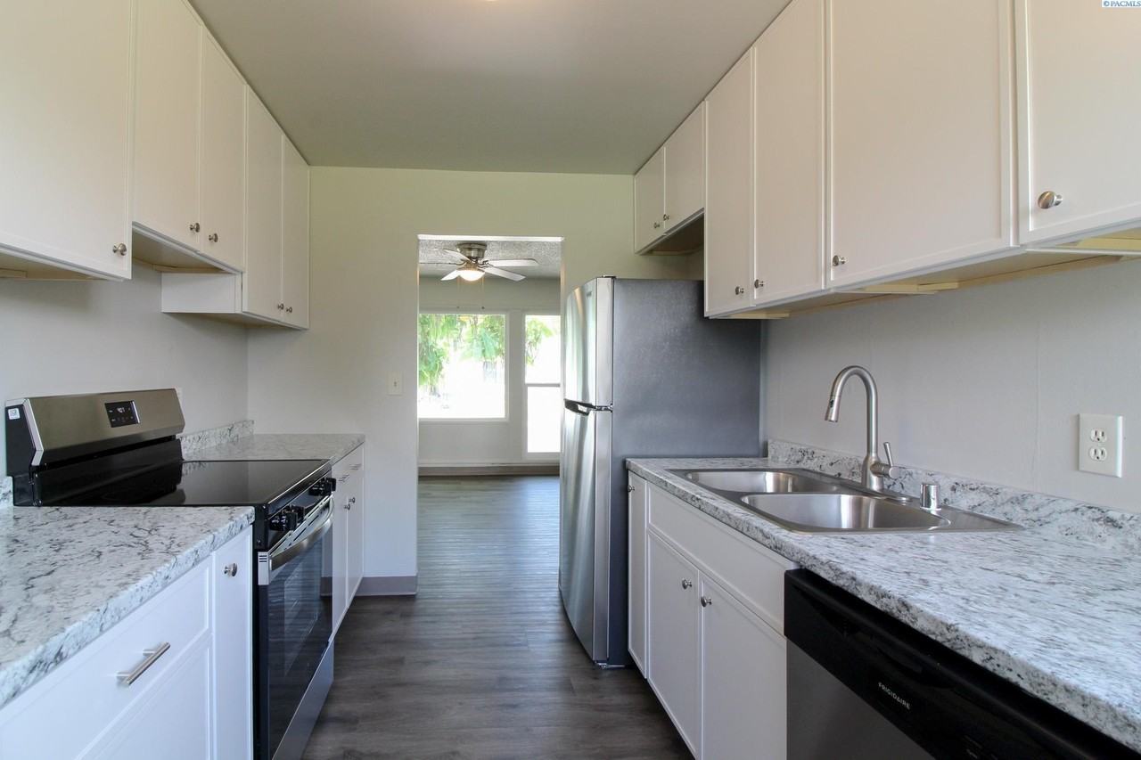 1907 Hood Ave - Photo 4 of 18