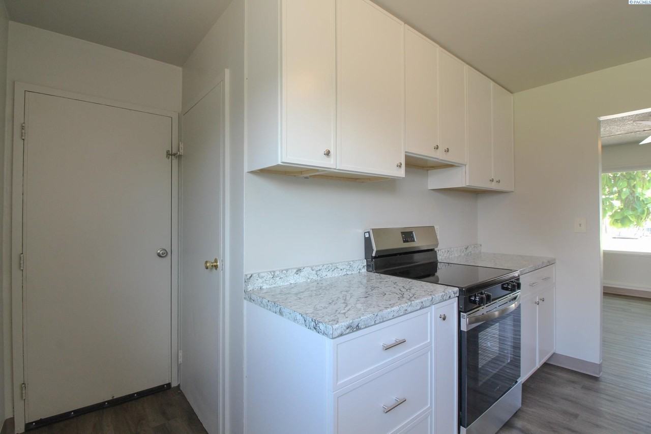 1907 Hood Ave - Photo 5 of 18