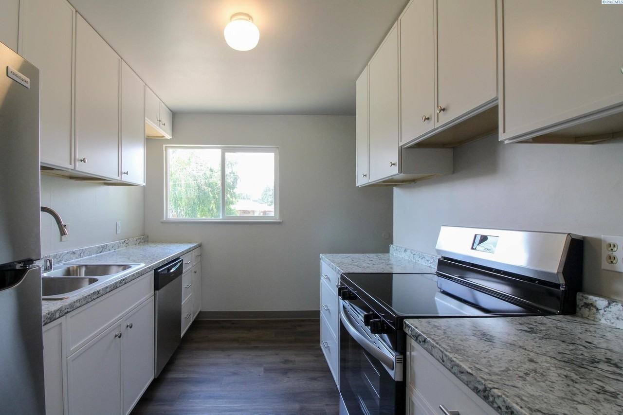 1907 Hood Ave - Photo 6 of 18