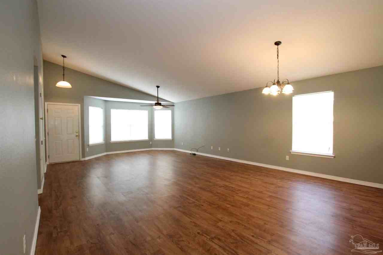 386 Mizzen Ln - Photo 4 of 17