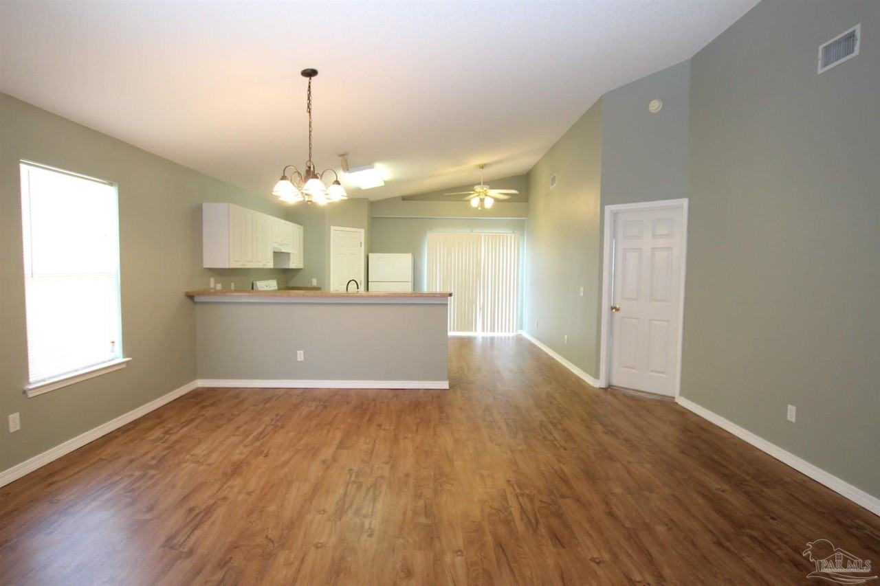 386 Mizzen Ln - Photo 5 of 17