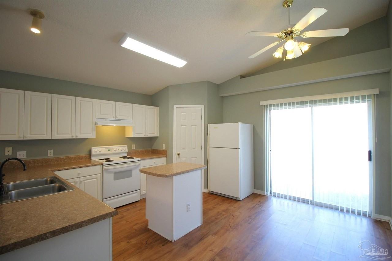 386 Mizzen Ln - Photo 7 of 17